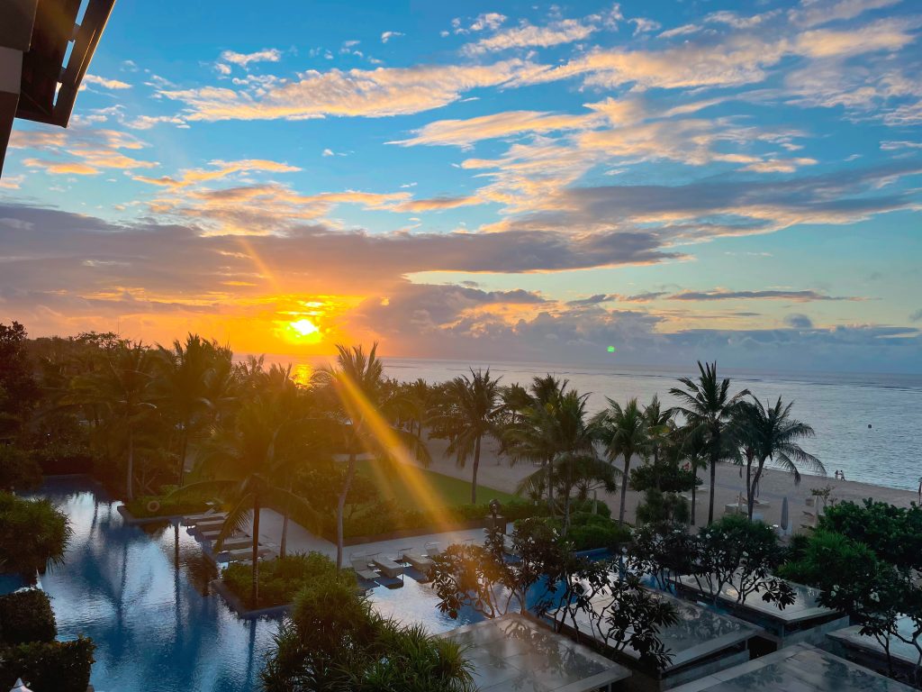 The Earl Beachfront View(ジ・アールスイート ビーチフロントビュー)日の出