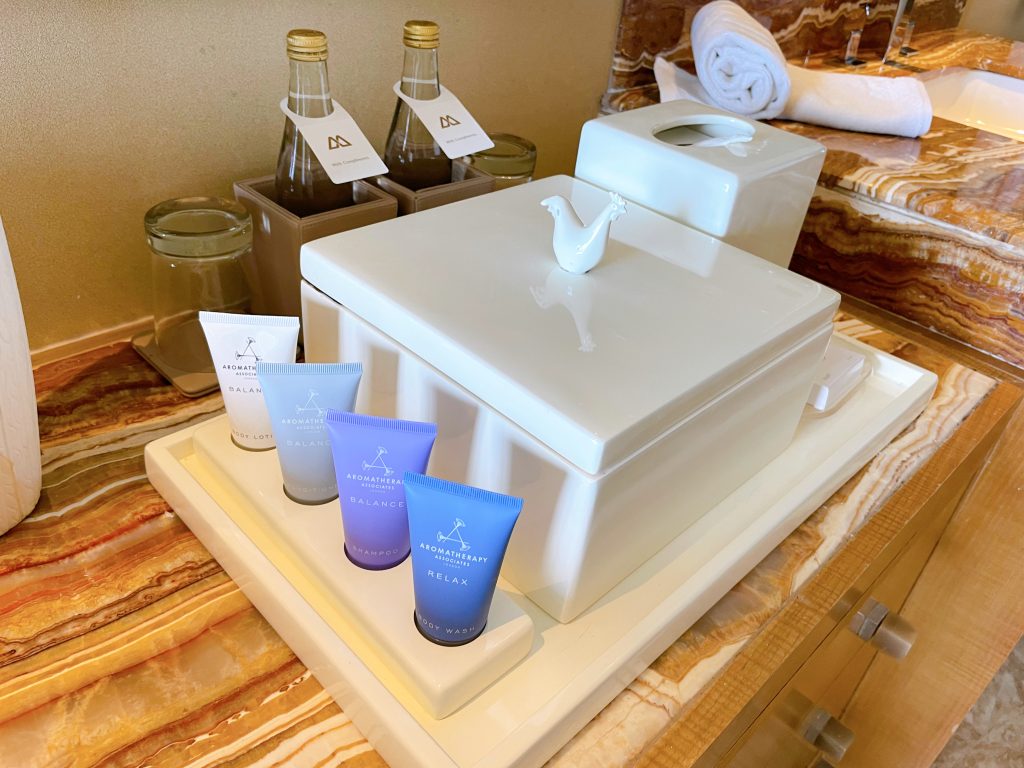 The Earl Beachfront View(ジ・アールスイート ビーチフロントビュー)バスルームと洗面