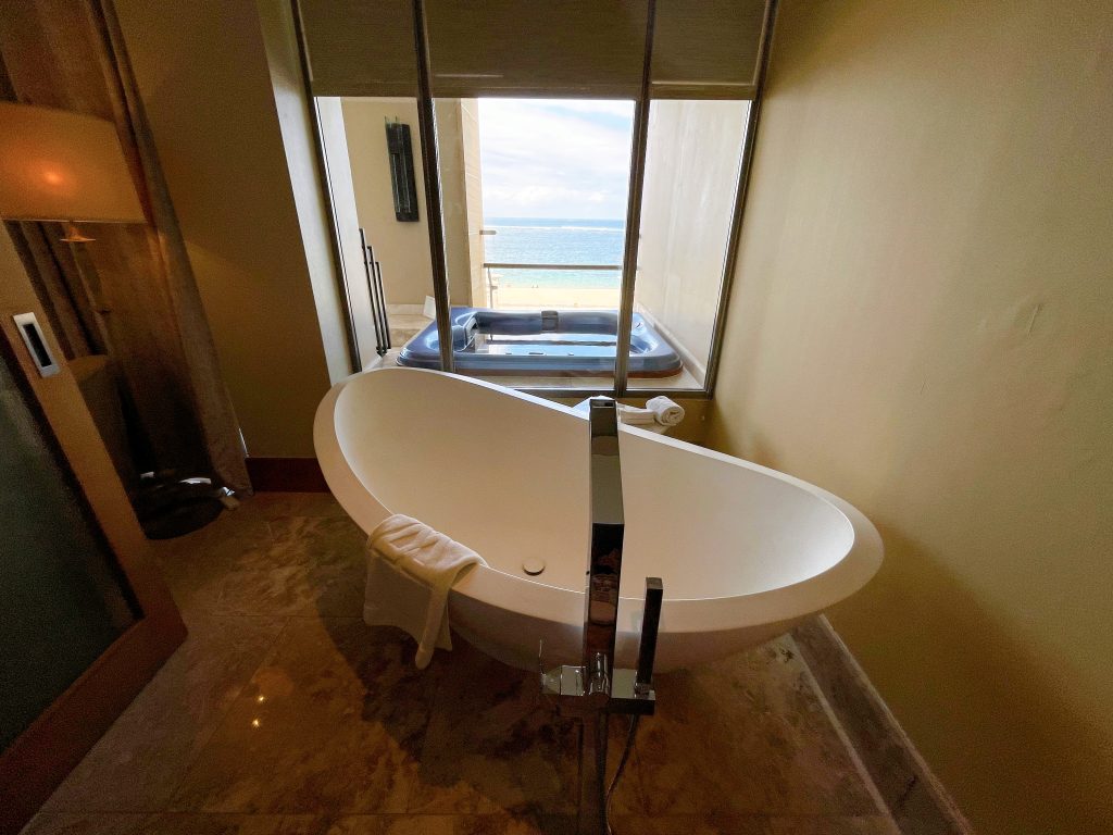 The Earl Beachfront View(ジ・アールスイート ビーチフロントビュー)バス